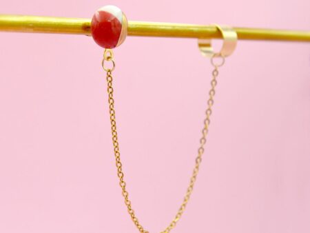 Cercel singular, Earcuff jumi-juma roșu
