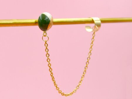 Earcuff tricolor verde, cercel singular din ceramică cu aur