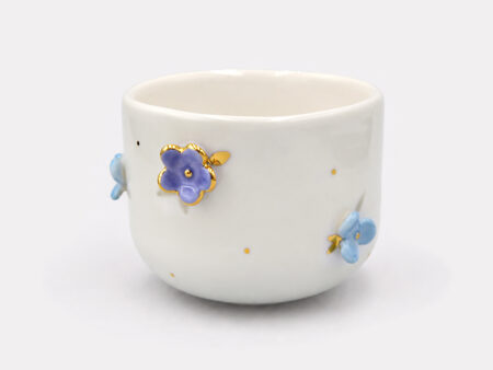 Cană cu floricele pentru o cafea medie