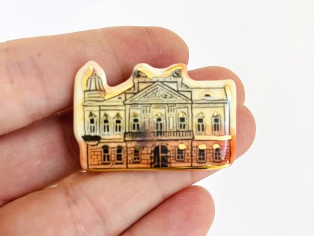 Broșă inspirată de Casa cu lei din Timișoara