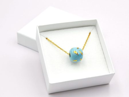 Pandantiv bilă mică din porţelan